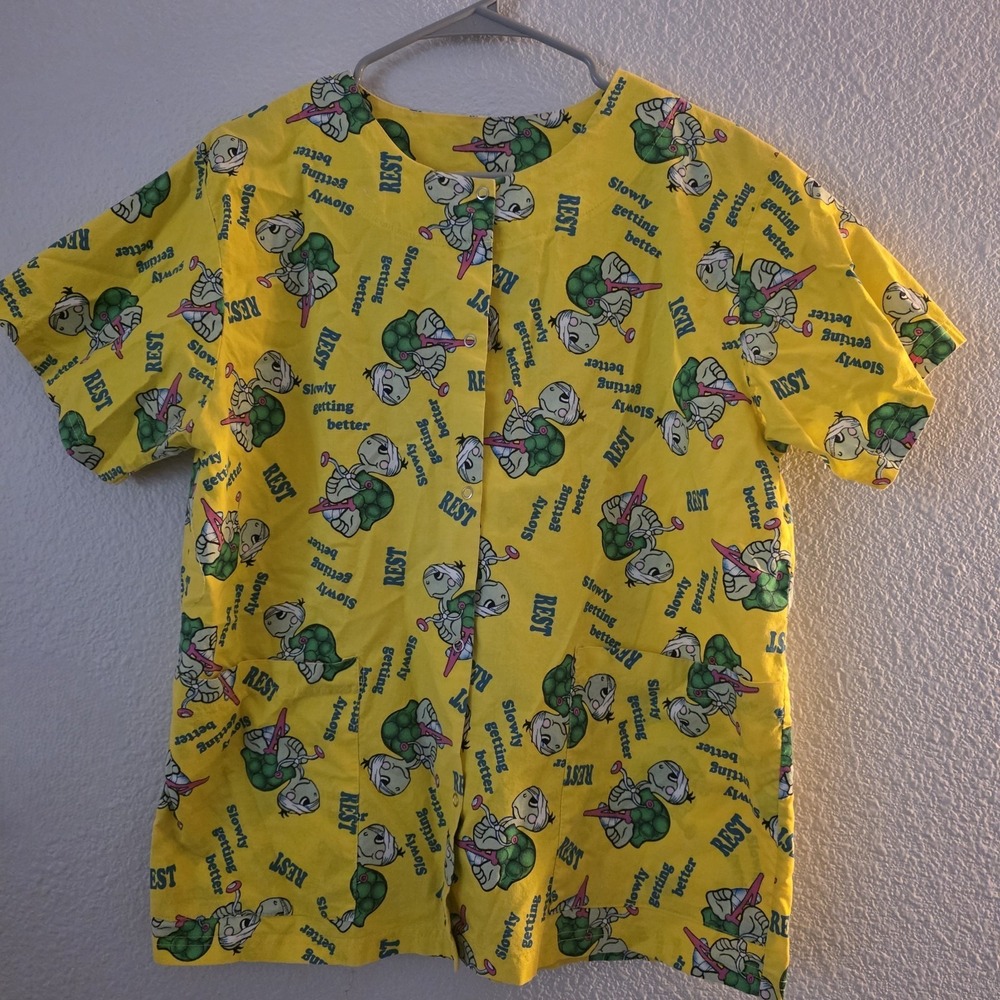 Friends Of The Heart Scrub Top Women's‎ Small Yellow  Turtle Print Medical Shirt